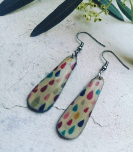 pendientes de cuchara con gotas multicolor